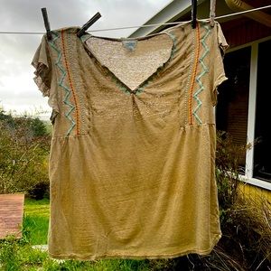 Boho flutter sleeve embroidered T-shirt. Sundance. size large.